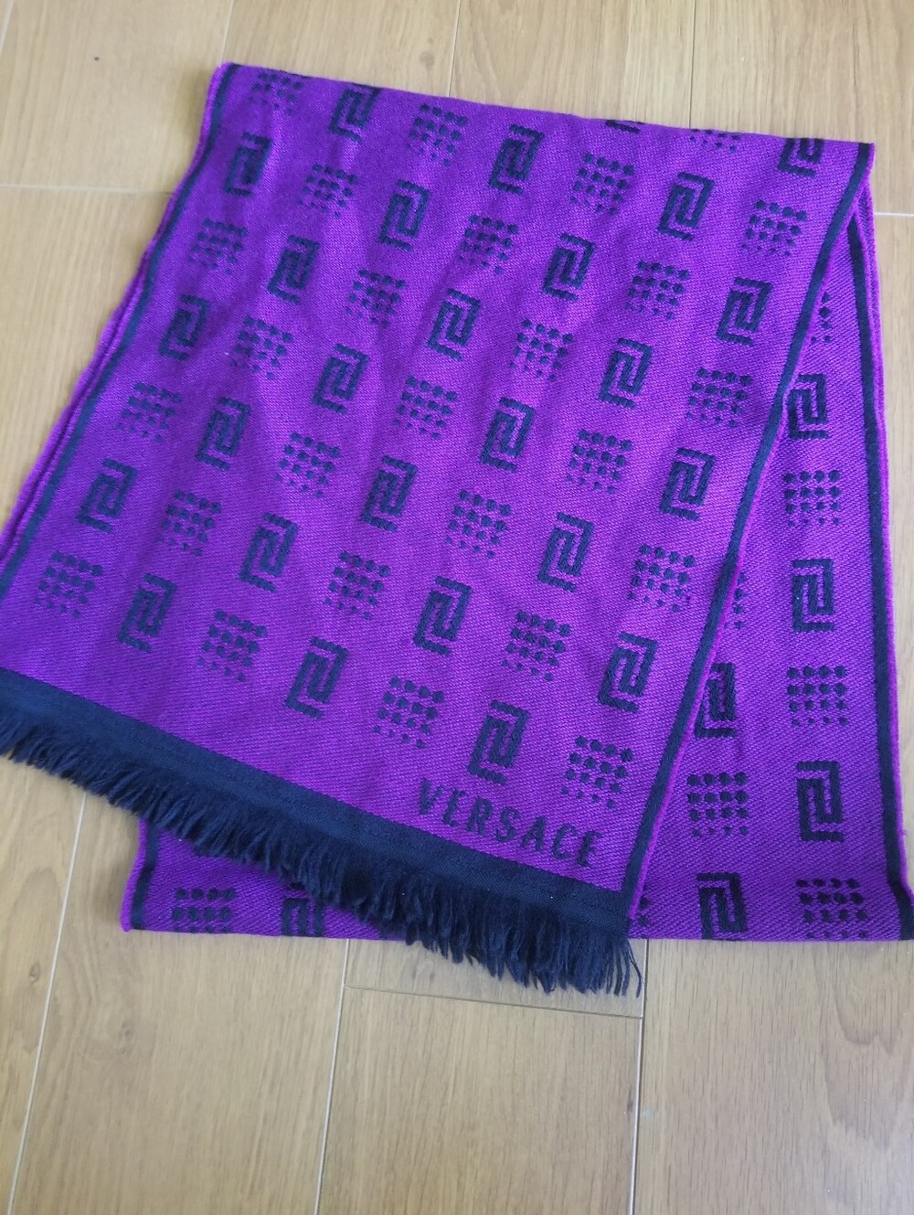 Versace 💯% Wool Scarf Pre~Loved